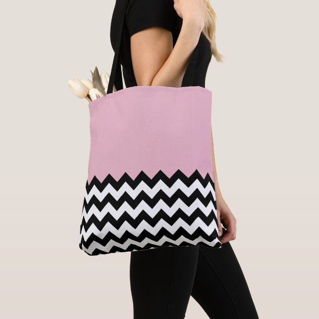 Bolsa Tote Padrão de ziguezague preto e branco, Chevron, rosa (Close Up)