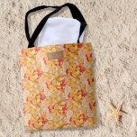 Bolsa Tote Padrão Floral Tropical Na moda Monograma<br><div class="desc">Este padrão tem um destino tropical, sensação de férias. A ilha floral tem a tendência dos neutrais amarelo-ouro e creme e toques de vermelho. Personalize as iniciais na frente com sua própria inicial em "Personalize este modelo" antes de fazer seu pedido. O design de monograma é facilmente modificado e/ou excluído...</div>