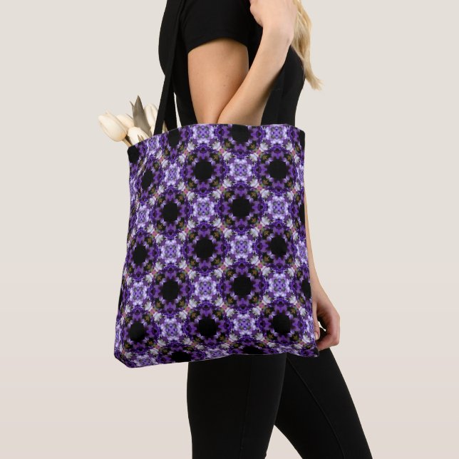 Bolsa Tote Padrão Geométrico de Diamante de Flor Roxa (Close Up)