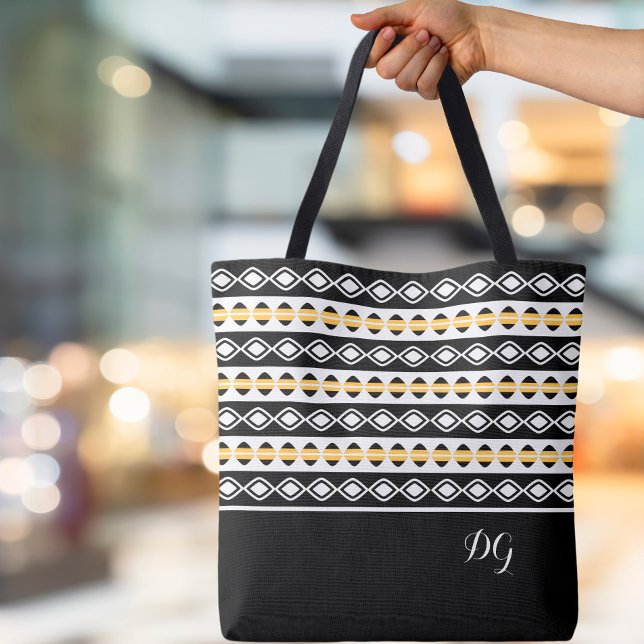 Bolsa Tote Padrão Geométrico Preto Amarelo e Branco Elegante (Stylish Custom Monogrammed Initials Ornamental Black White Yellow Pattern Geometric Canvas Tote Bag)
