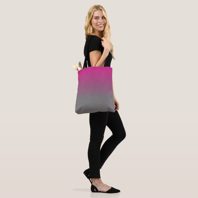 Bolsa Tote Padrão Ombre Rosa e Cinza (No(a) Modelo)