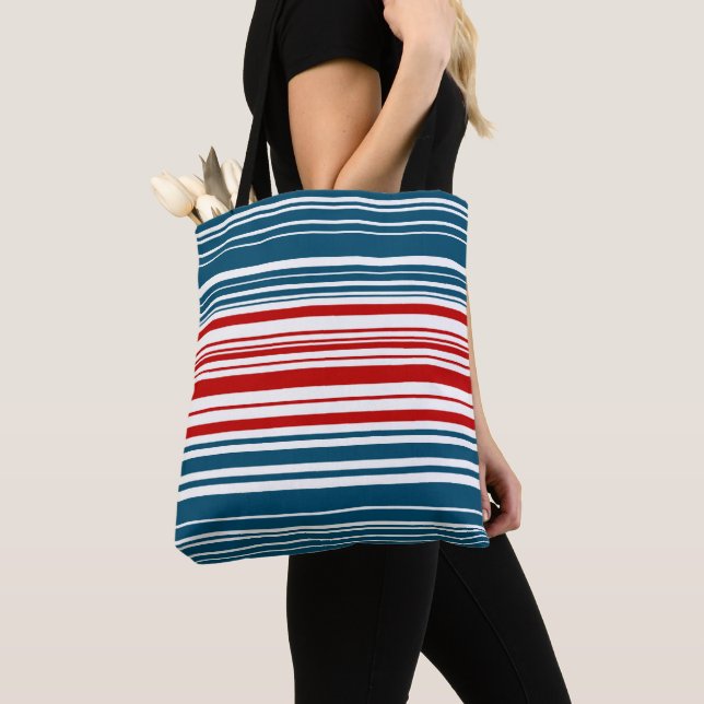 Bolsa Tote Padrão vermelho e azul riscado (Close Up)