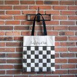Bolsa Tote Padrão Xadrez Preto Personalizado Pintado<br><div class="desc">Esta bolsa tote tem um padrão divertido de quadrados pretos pintados e quadrados brancos simples dispostos em uma impressão xadrez. Há um espaço na parte superior da bolsa para adicionar um nome ou sua própria mensagem personalizada em letras cursivas pretas.</div>