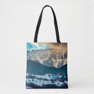 Bolsa Tote Paisagem de inverno na Montanha Cárptica. Bran, Ro