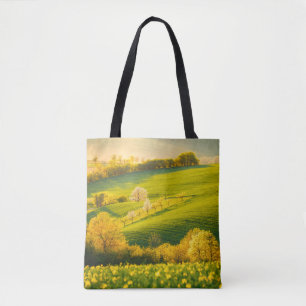 Bolsa Tote Paisagem rural tranquila em raios solares. Belo so