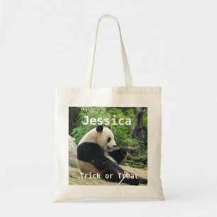 Bolsa Tote Panda gigante comendo bambu, truque ou travessura