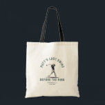 Bolsa Tote Partido de Despedida de Solteiro Personalizado Fav<br><div class="desc">Carregar seu esplendor partidário em estilo com este saco de tote personalizado "Last Swing Before the Ring"! Uma design moderna e divertida,  perfeita para viagens de golfe,  celebrações de casamento e presentes de padrinhos de casamento!</div>