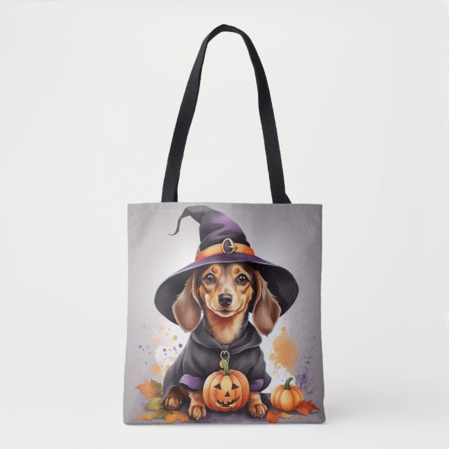 Bolsa Tote Paws & Potions: Bruxa Dachshund em uma Abóbora (Frente)