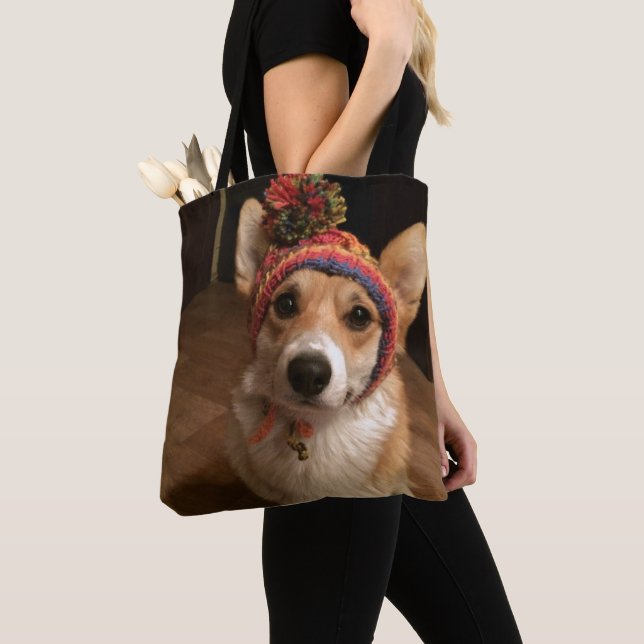 Bolsa Tote Pembroke do Corgi de Galês que veste um chapéu (Close Up)
