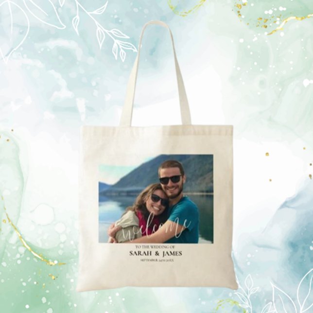 Bolsa Tote Personalizar Foto Moderna Recaxar de Boas-vindas (Create a heartfelt first impression with a custom photo modern relaxed wedding welcome tote bag. )