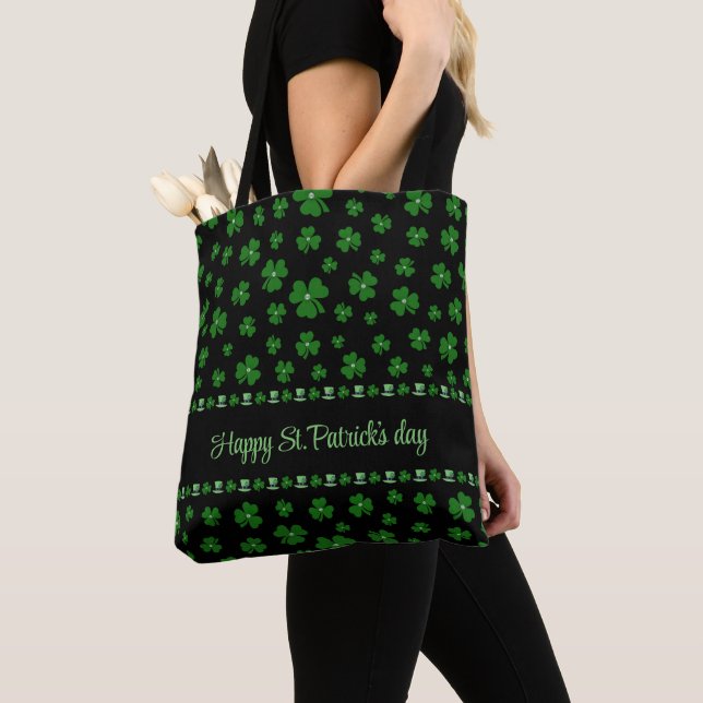 Bolsa Tote Personalized St. Patrick’s Day Shamrock on Black (Close Up)