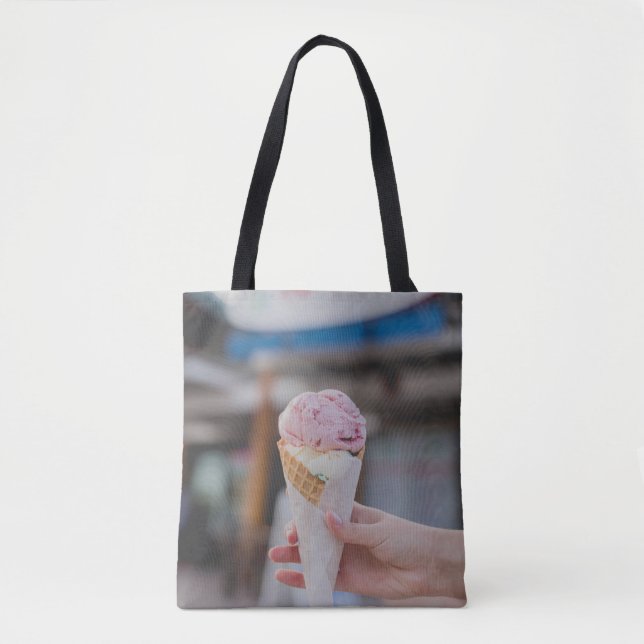 Bolsa Tote Pessoa que segura sorvete de morango (Frente)