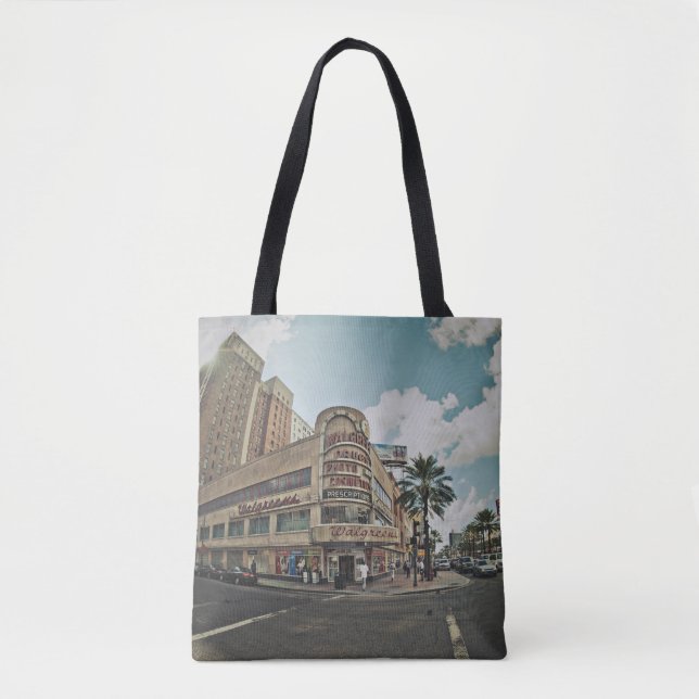 BOLSA TOTE PESSOAS QUE ANDAM PERTO DE EDIFÍCIOS DURANTE O DIA (Frente)