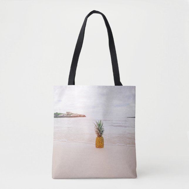 Bolsa Tote Pineapple on sand near beach (Frente)