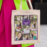 Bolsa Tote Presente de Graduação da Colagem de Fotos do Forma<br><div class="desc">Este saco de fotos de colagem de formandos roxos moderno apresenta as suas 9 fotografias de estudantes favoritas. Este design de graduação apresenta a tipografia de ouro clássico do seu segundo grau ou nome da faculdade para a classe de 2025. Personalize este presente de manutenção com seu ano de graduação...</div>
