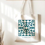 Bolsa Tote Presente personalizado de bloco de inclinação para<br><div class="desc">Carregar seu essencial de arte em estilo com esta bolsa de chá de bloco de colcha personalizada. Perfeito para colchões, este bolsa apresenta um encantador padrão de blocos de colcha em palha vibrante, e pode ser personalizado com seu nome ou mensagem especial. Ideal para o transporte de tecidos, ferramentas ou...</div>