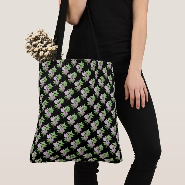 Bolsa Tote preto com flores cor-de-rosa e folheto floral (Close Up)