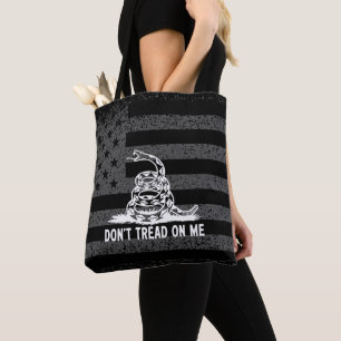 Bolsa Tote Preto e Branco Não Prendam-me na bandeira american