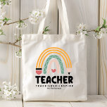 Bolsa Tote Professora Ensina Amor Inspire Arco-Íris Personali<br><div class="desc">O professor Ensinador de Amor Inspire Arco-Íris Nome Personalizado Tote Bag apresenta um lápis como parte de um arco-íris com coração de amor com o texto "Professor Ensinador de Amor" na tipografia moderna com seu nome personalizado. Perfeito para seu professor favorito para apreciação de professores, aniversário, Natal, feriados e muito...</div>