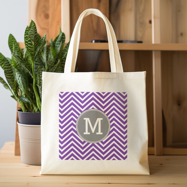 Bolsa Tote Púrpura e Cinza do padrão-medidor com monograma (Personalized tote bag with chevrons and monogram)