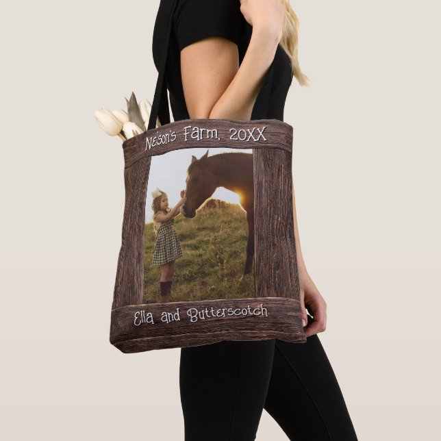 Bolsa Tote Quadro de Foto Falsa de Madeira Marrom Rústico Edi (Close Up)