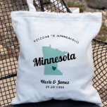 Bolsa Tote Qualquer Bag De Boas-Vindas Do Colorido Minnesota,<br><div class="desc">Saco de presentes de boas-vindas para convidados fora da cidade para o seu casamento, com a imagem de Minnesota. Você pode editar as cores de qualquer parte desta design, assim como mover o coração para o local do seu casamento. Para alterar as cores, clique em personalizar e, em seguida, "editar...</div>