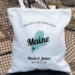 Bolsa Tote Qualquer Bag De Boas-Vindas Do Mapa De Cores,<br><div class="desc">Saco de presentes de boas-vindas para convidados fora da cidade para o seu casamento, com a imagem do Maine. Você pode editar as cores de qualquer parte desta design, assim como mover o coração para o local do seu casamento. Para alterar as cores, clique em personalizar e, em seguida, "editar...</div>