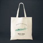 Bolsa Tote Qualquer Saco De Boas-Vindas Da Ilha De Cor Longa,<br><div class="desc">Saco de presentes de boas-vindas para convidados fora da cidade para o seu casamento, com a imagem de Long Island. Você pode editar as cores de qualquer parte desta design, assim como mover o coração para o local do seu casamento. Para alterar as cores, clique em personalizar e, em seguida,...</div>