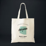 Bolsa Tote Qualquer Saco De Boas-Vindas De Arizona De Cor,<br><div class="desc">Saco de presentes de boas-vindas para convidados fora da cidade para o seu casamento, com imagem de Arizona. Você pode editar as cores de qualquer parte desta design, assim como mover o coração para o local do seu casamento. Para alterar as cores, clique em personalizar e, em seguida, "editar usando...</div>