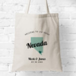 Bolsa Tote Qualquer Saco De Boas-Vindas De Destino De Nevada<br><div class="desc">Saco de presentes de boas-vindas para convidados fora da cidade para o seu casamento, com a imagem de Nevada. Você pode editar as cores de qualquer parte desta design, assim como mover o coração para o local do seu casamento. Para alterar as cores, clique em personalizar e, em seguida, "editar...</div>