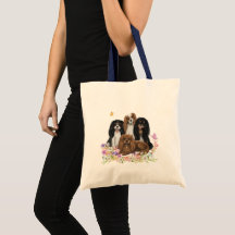 Quatro Cavaleiros Rei Charles Spaniels em Flores
