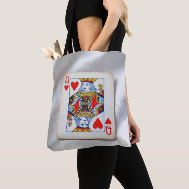 Bolsa Tote Queen of Hearts On White Satin Fabric (Close Up)