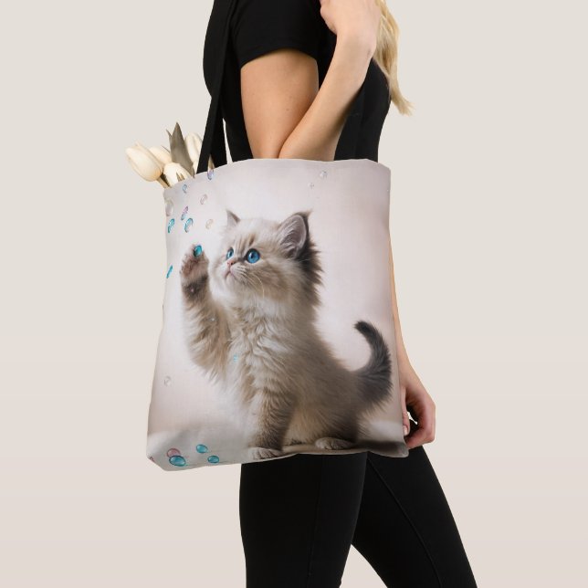 Bolsa Tote Ragdoll Kitten Brincando Com Bolhas (Close Up)