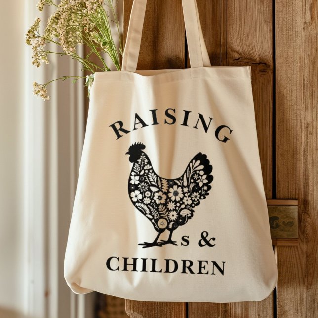 Bolsa Tote Raising Chickens Engraçado Fazenda de Homestead (Raising chickens and children tote bag.)