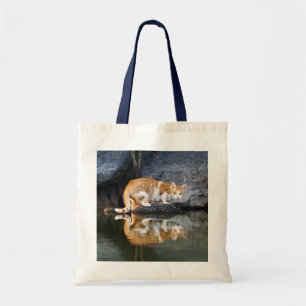 Bolsa Tote Reflexão Gato na Foto Engraçada em Água Pond -