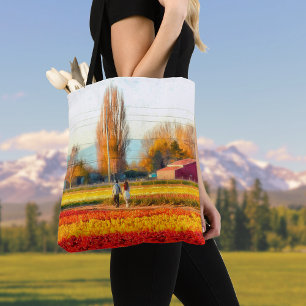 Bolsa Tote Rolando por meio de campos Dourados e vermelhos