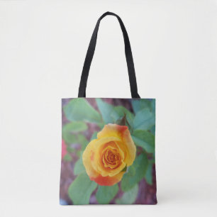 Bolsa Tote Rosa amarela alaranjada com orvalho matinal num sa