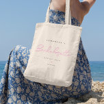 Bolsa Tote Roteiro Mínimo para Despedida de Solteira da Noiva<br><div class="desc">Faça da despedida de solteira um evento inesquecível com nossa bolsa personalizada. Com um delicado e elegante texto manuscrito cor-de-rosa, este design pode ser personalizado para qualquer cor de sua escolha. Use nosso modelo fácil para personalizar o nome da noiva, data e até os nomes das damas de honra. Este...</div>