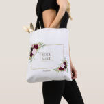 Bolsa Tote Royal Burgundy Marsala Floral Bridesmaid<br><div class="desc">Design de cartão romântico com buquês de cor d'água lindíssimos,  um divisor floral único e belas fontes. Use a ferramenta Personalizar para adicionar suas informações. Para ver os itens correspondentes,  por favor,  visite a minha Coleção Floral Real Burgundy.</div>