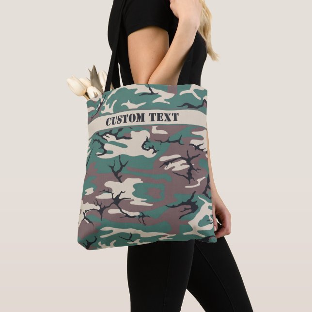 Bolsa Tote Saco de Toque de Camo Verde Woodland com Texto (Close Up)