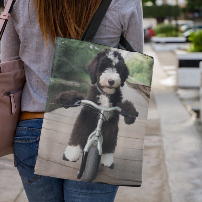 Bolsa Tote Saco de Tota Bernedoodle em Bike Riding (Criador carregado)