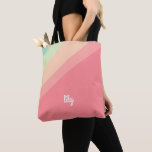 Bolsa Tote Saco Personalizado com Nome em Arco-Íris Pastel<br><div class="desc">Esta bolsa em arco-íris pastel em tons vibrantes de laranja,  verde,  azul e rosa apresenta um nome personalizado à sua escolha. É um presente personalizado maravilhoso para damas de honra,  aniversários,  dia das mães,  formaturas e muito mais.</div>