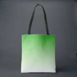 Bolsa Tote Saco verde-escuro gradiente até verde-claro<br><div class="desc">A cor do ano de 2017 da Pantone é a verde da natureza. Eu combinei vários tons de verde para criar este sutil saco de tarte de gradiente em cascata. Rua,  Dia de Patrick,  qualquer um! Também está disponível uma embalagem de presente correspondente. Por celeste@khoncepts.com</div>