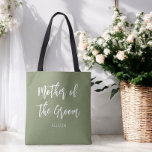 Bolsa Tote Sacola Mãe do Noivo Verde Sage<br><div class="desc">Sacola de casamento Mãe do Noivo em Verde Sage e Branco. Bom para presentes de madrinhas, casamentos, festa de noivado, festa de despedida de solteira, jantar de ensaio. Confira mais produtos com este design na coleção abaixo.</div>