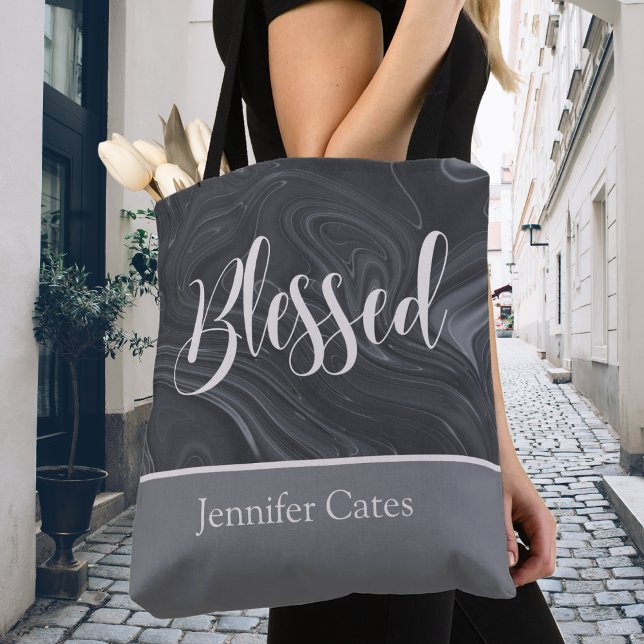 Bolsa Tote Script Moderno Abençoado Personalizado (Blessed Modern Script Personalized Tote Bag in Faux Marble Gray and White.)