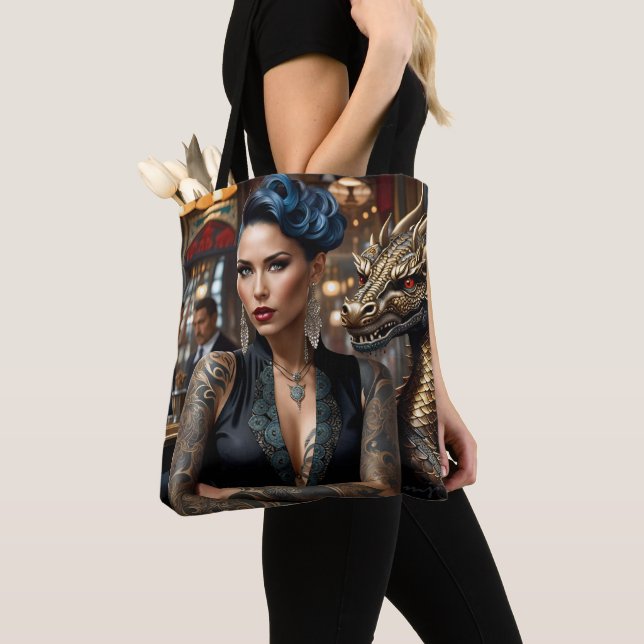 Bolsa Tote Senhora Elegante Boss Com Tatuagem E Dragão (Close Up)