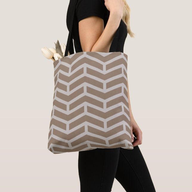 Bolsa Tote Setas Nítidas Contra a Escuridão Nítida Chevron Br (Close Up)