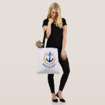 Bolsa Tote Seu nome de boi Anchor Dourado Laurel Star Grande<br><div class="desc">Um saco de na moda com seu nome personalizado, nome do barco ou outro texto desejado. Possui uma âncora náutica personalizada, com folhas de louros e estrelas em branco. Personalize facilmente a cor base para corresponder ao seu decoro ou tema atual. Reutilizável e excelente para férias, comprar e viajar. O...</div>
