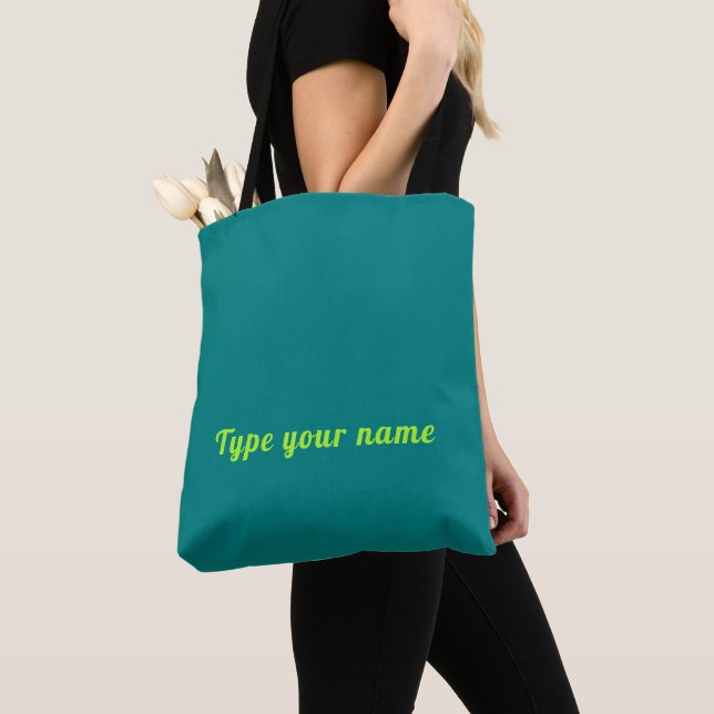 Bolsa Tote Seu nome na fonte verde amarela em formato simples (Close Up)