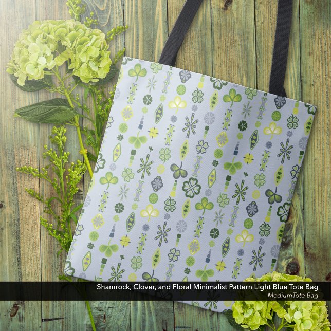 Bolsa Tote Shamrock Clover Minimamente Padrão Moderno Azul (Shamrock, Clover, and Floral Minimalist Pattern Light Blue Tote Bag - Medium Size)